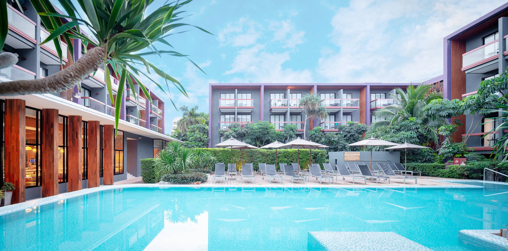 Outdoor swimming pool with sunbath deck open from 8am to 8pm