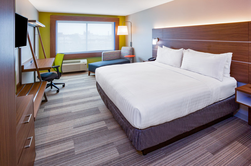Holiday Inn Express and Suites Des Moines Downtown