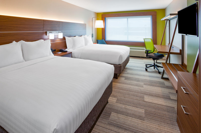 TWO QUEEN BEDS NONSMOKE