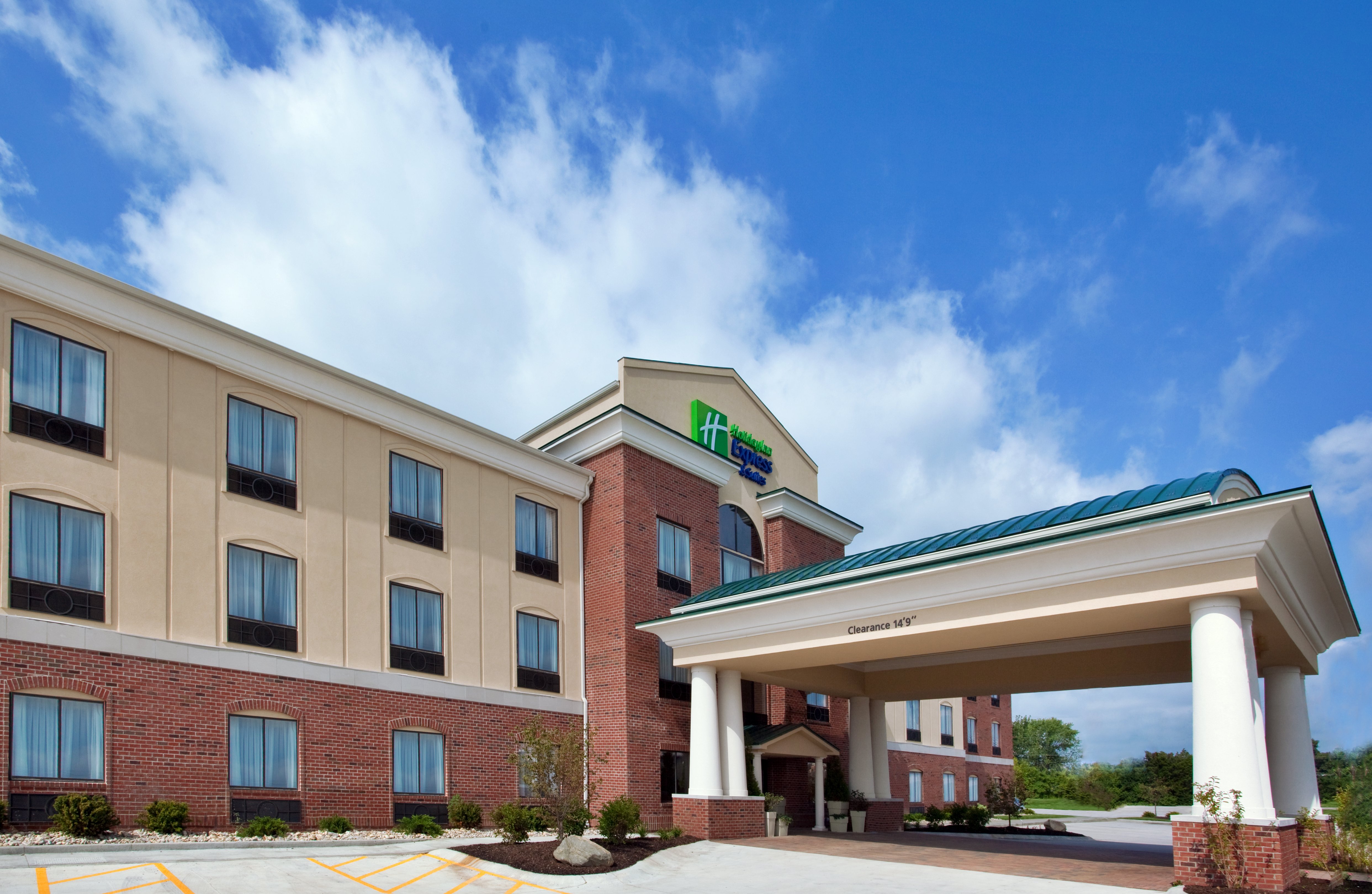 Holiday Inn Express Hotel & Suites