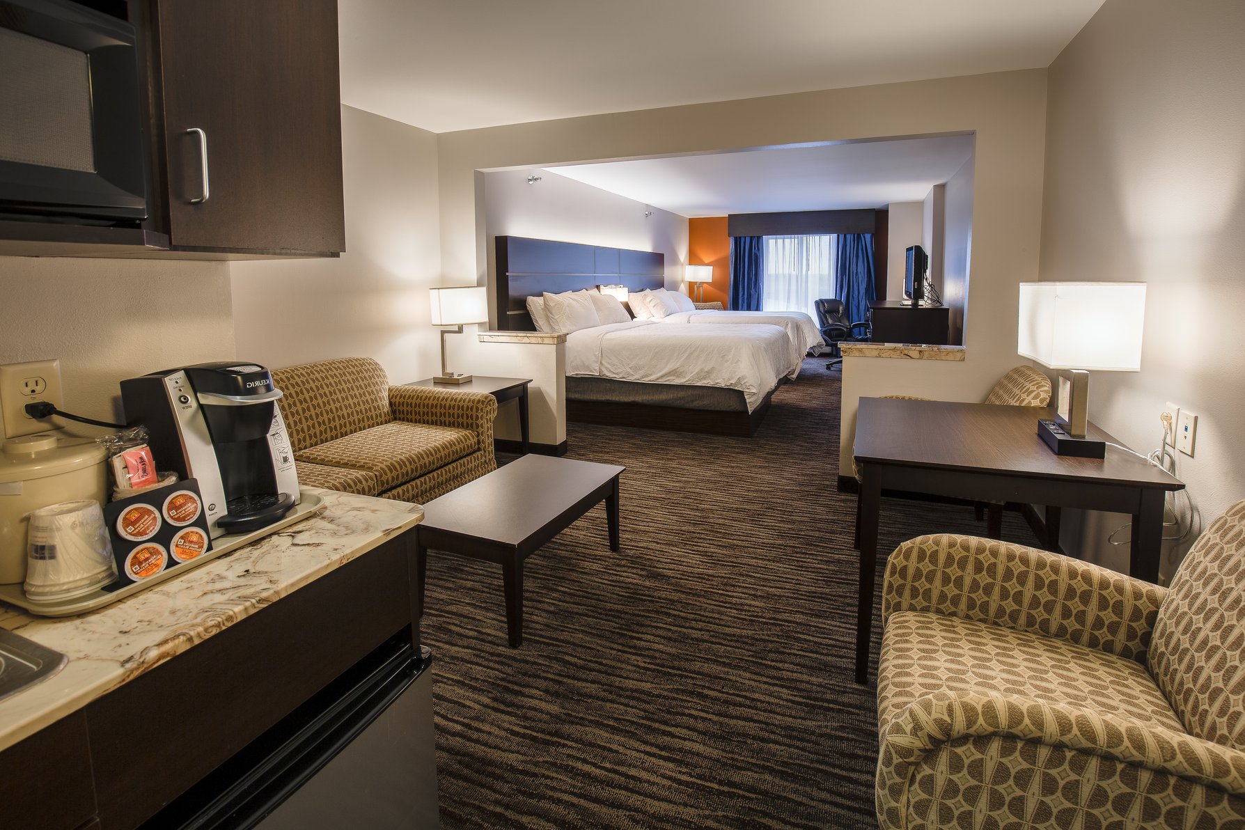 Holiday Inn Express Hotel & Suites Sioux Falls-Brandon Room Type - 2 Queen Suite Addl Living Area Sofa Bed