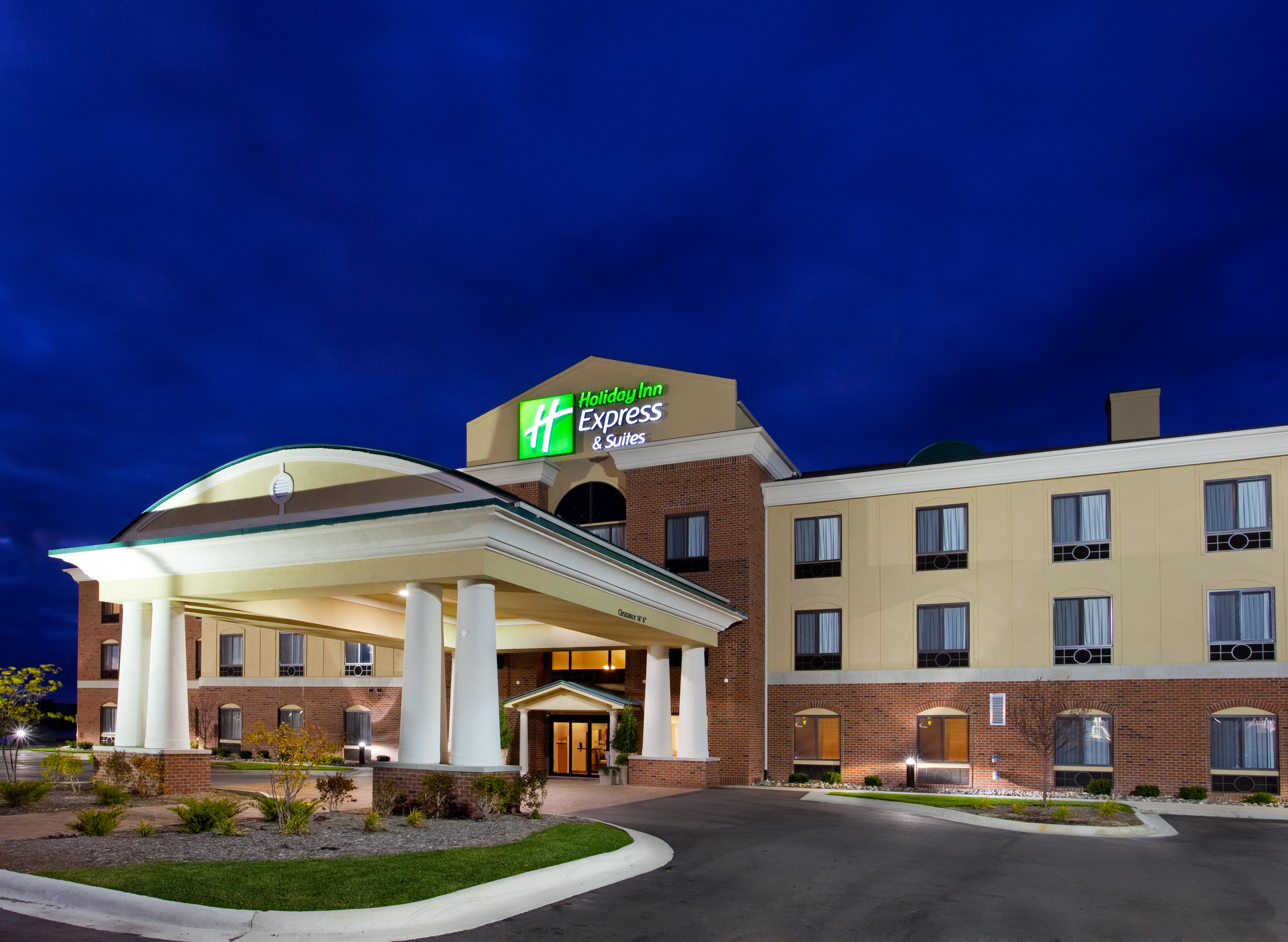 Holiday Inn Express Hotel & Suites