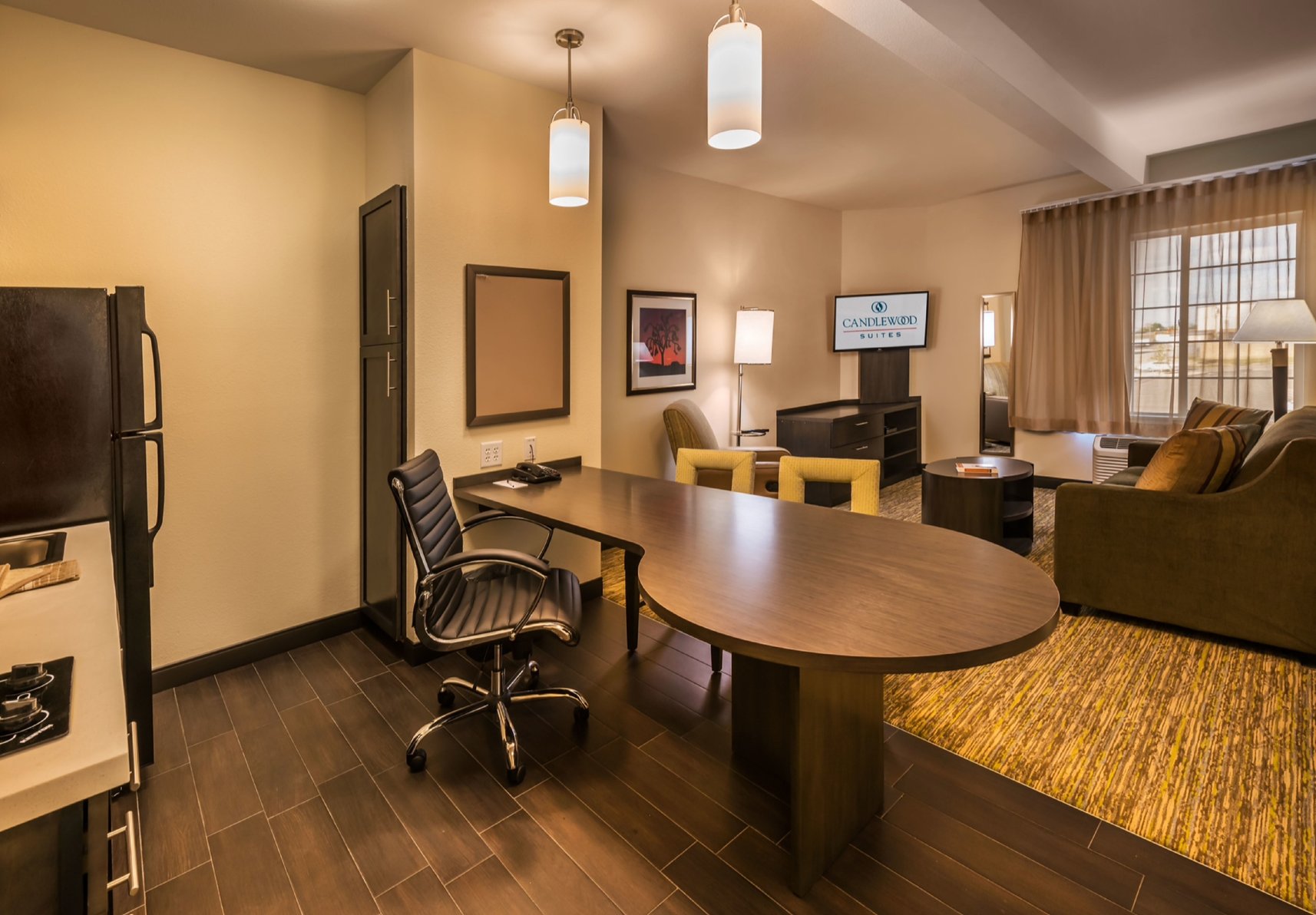 Candlewood Suites WINNEMUCCA, an IHG hotel Room Type - 1 Kng 1 Bdrm Ste Living and Kitchen Area
