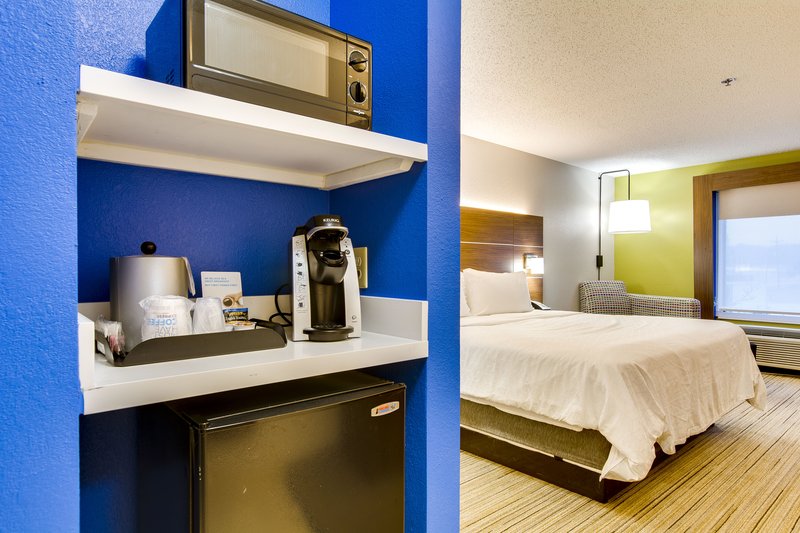 HOLIDAY INN EXPRESS VINCENNES