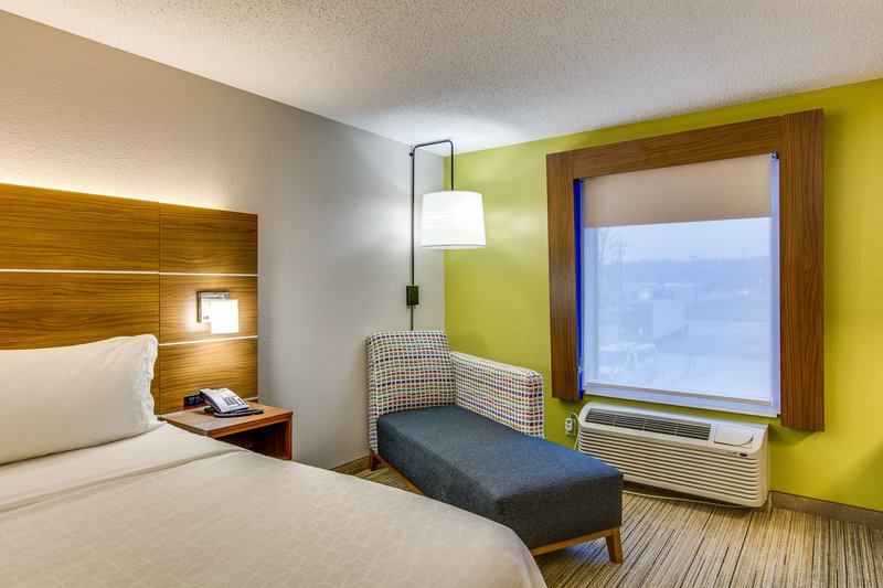 HOLIDAY INN EXPRESS VINCENNES