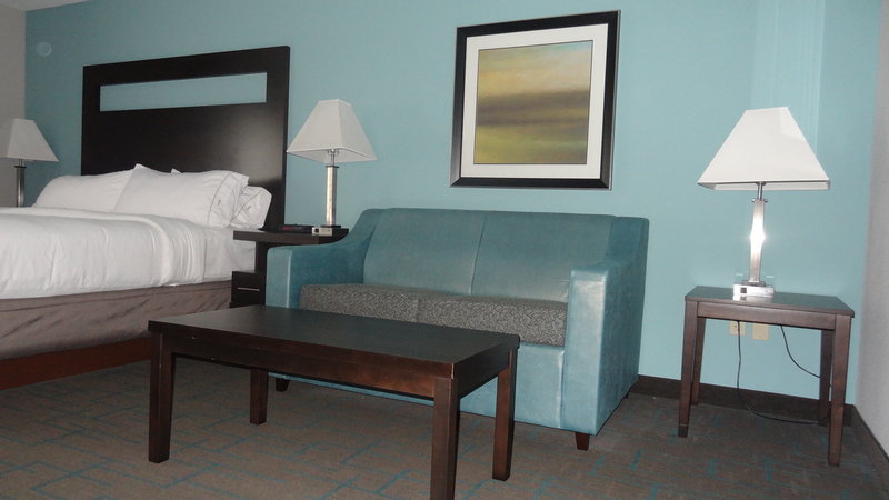 HOLIDAY INN EXPRESS BONNER SPRINGS