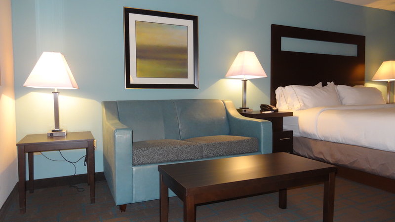 HOLIDAY INN EXPRESS BONNER SPRINGS