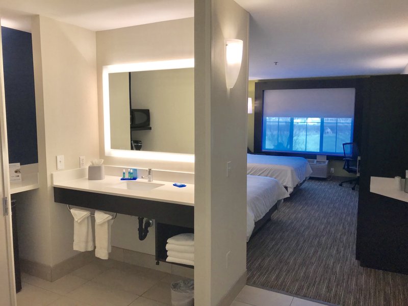 HOLIDAY INN EXP SUITES TRACY