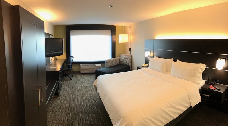 HOLIDAY INN EXP SUITES TRACY