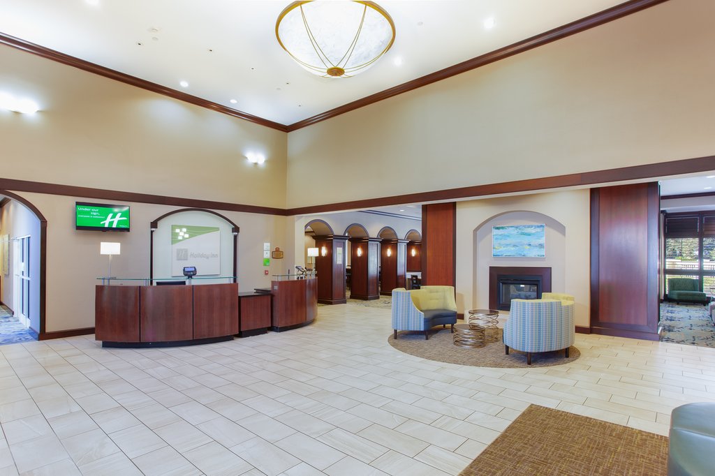 Enjoy and relax in the hotel lobby with free Wi-Fi.