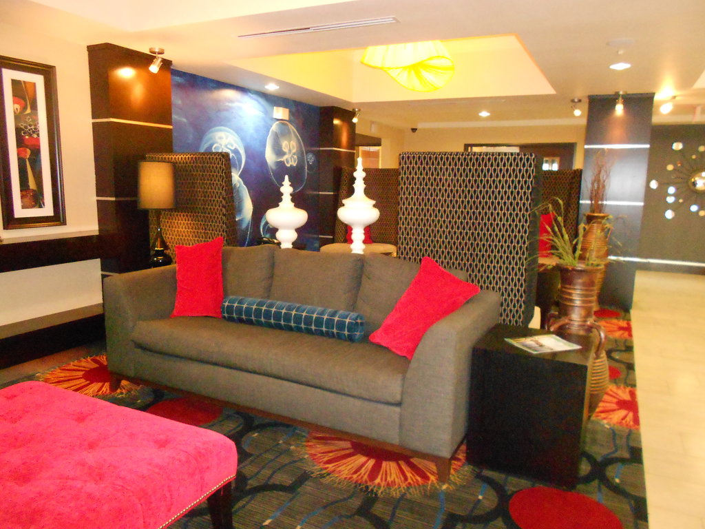 Enjoy and relax in the hotel lobby with free Wi-Fi.