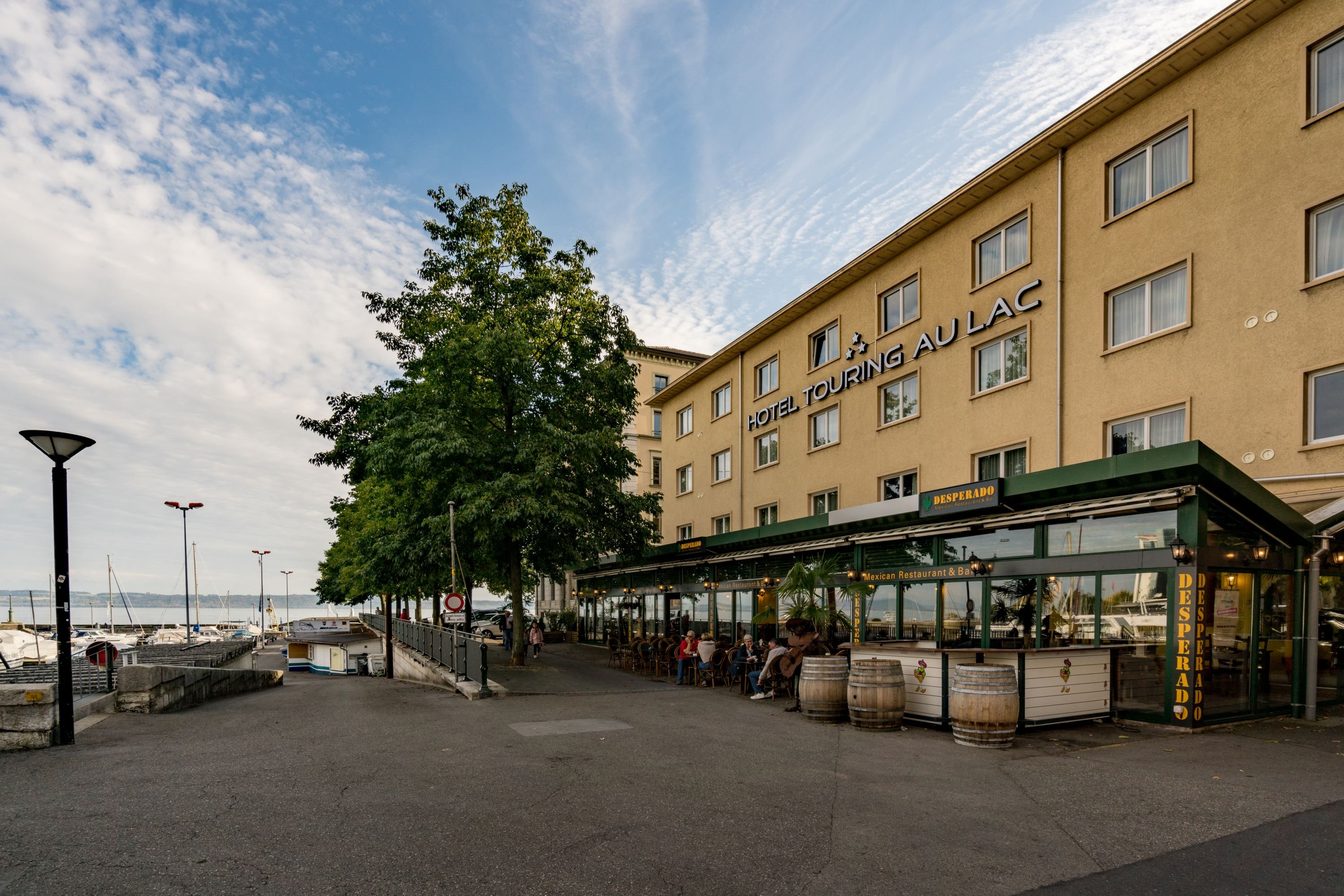 Touring au Lac Hotel