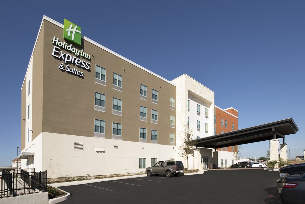 Welcome to the Holiday Inn Express & Suites North-Windcrest!