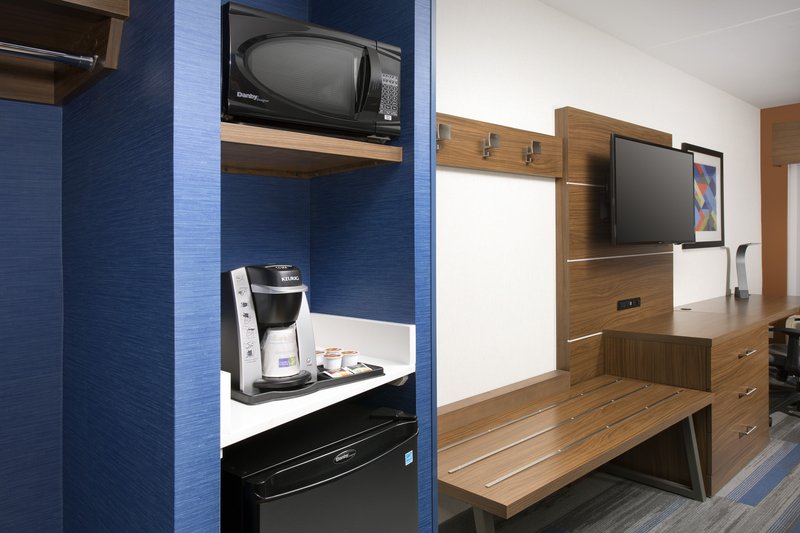 Holiday Inn Express and Suites San Antonio North – Windcrest