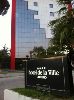De la Ville Hotel