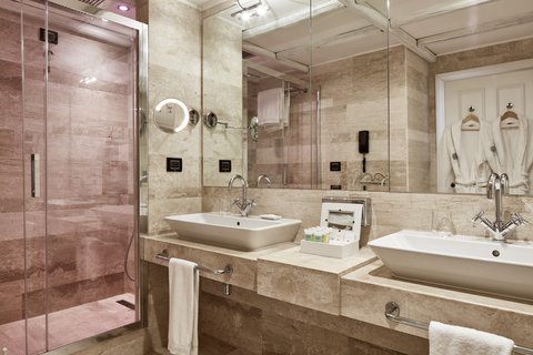 Deluxe Sea View Bathroom