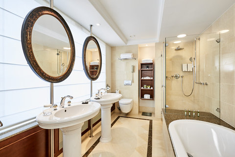 Hotel Okura Amsterdam Executive Room Bathroom