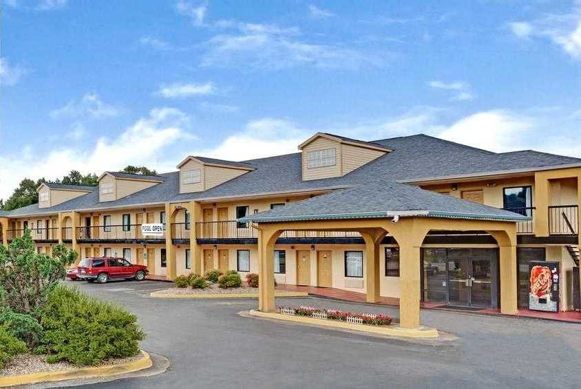 Red Carpet Inn & Suites Newnan
