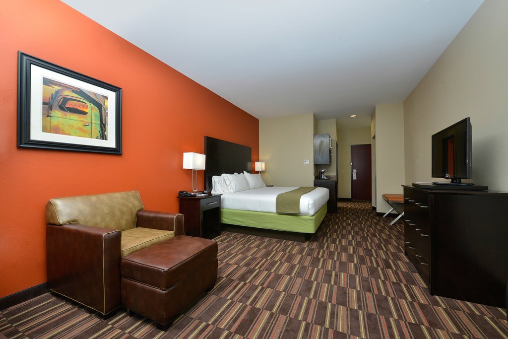 Holiday Inn Express Hotel & Suites Alva Room Type - 1 King Standard Comm Mobil Access Tub