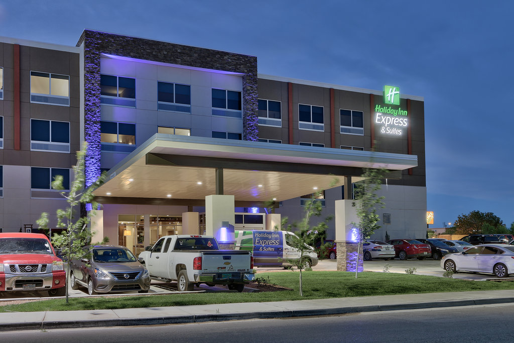 Hotel Exterior near Roswell Museum & Art Center