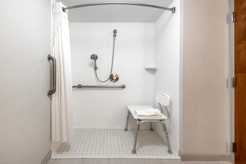 KING MOBILITY ACCESSIBLE TUB NONSMOKING