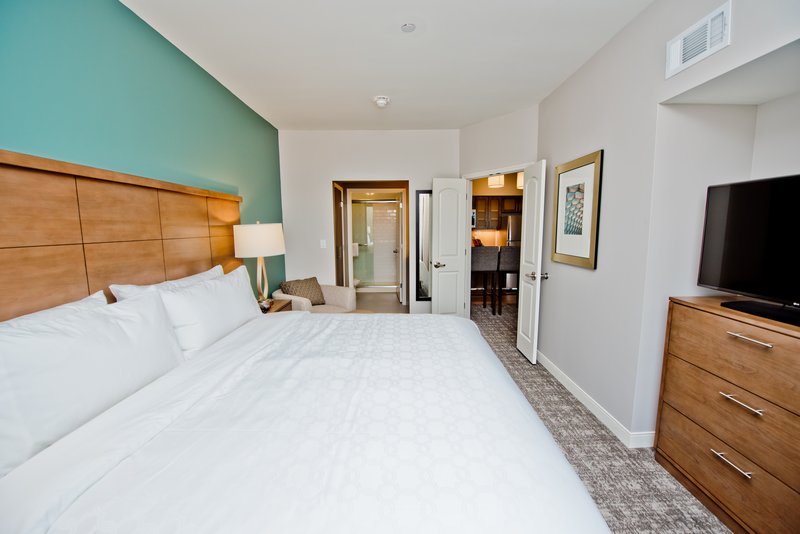 1 BDRM SUITE 1 KING NONSMOKE