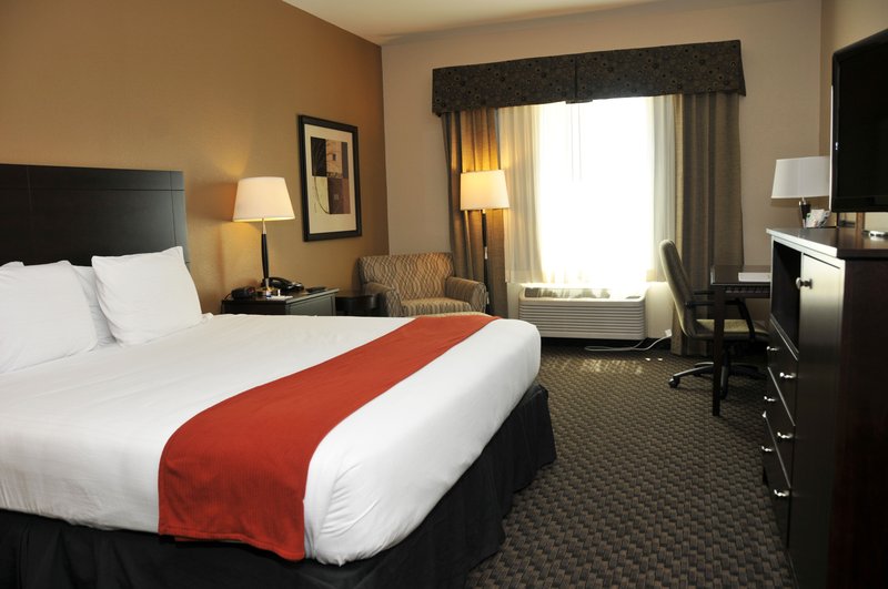 Holiday Inn Express and Suites Clinton