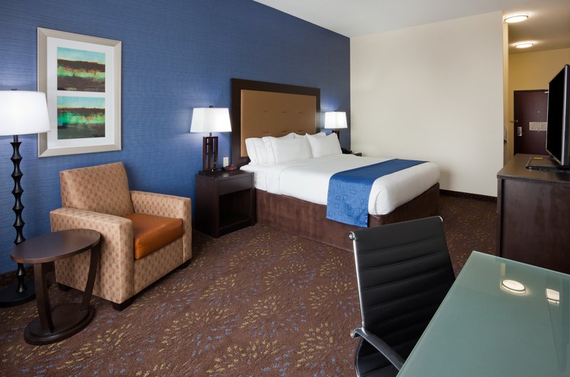 Holiday Inn Express and Suites Davenport North