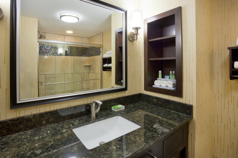 Holiday Inn Express and Suites Davenport North
