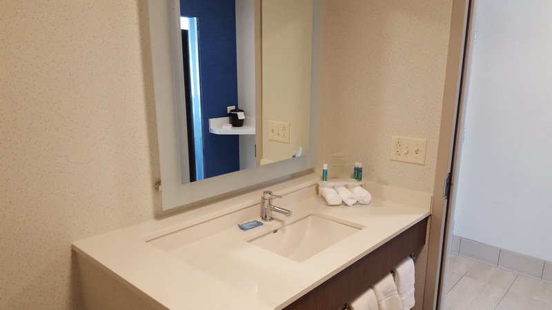 Holiday Inn Express & Suites OSWEGO