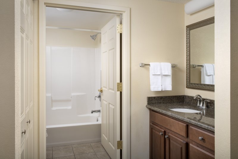 1 QUEEN BED STUDIO SUITE NONSMOKING