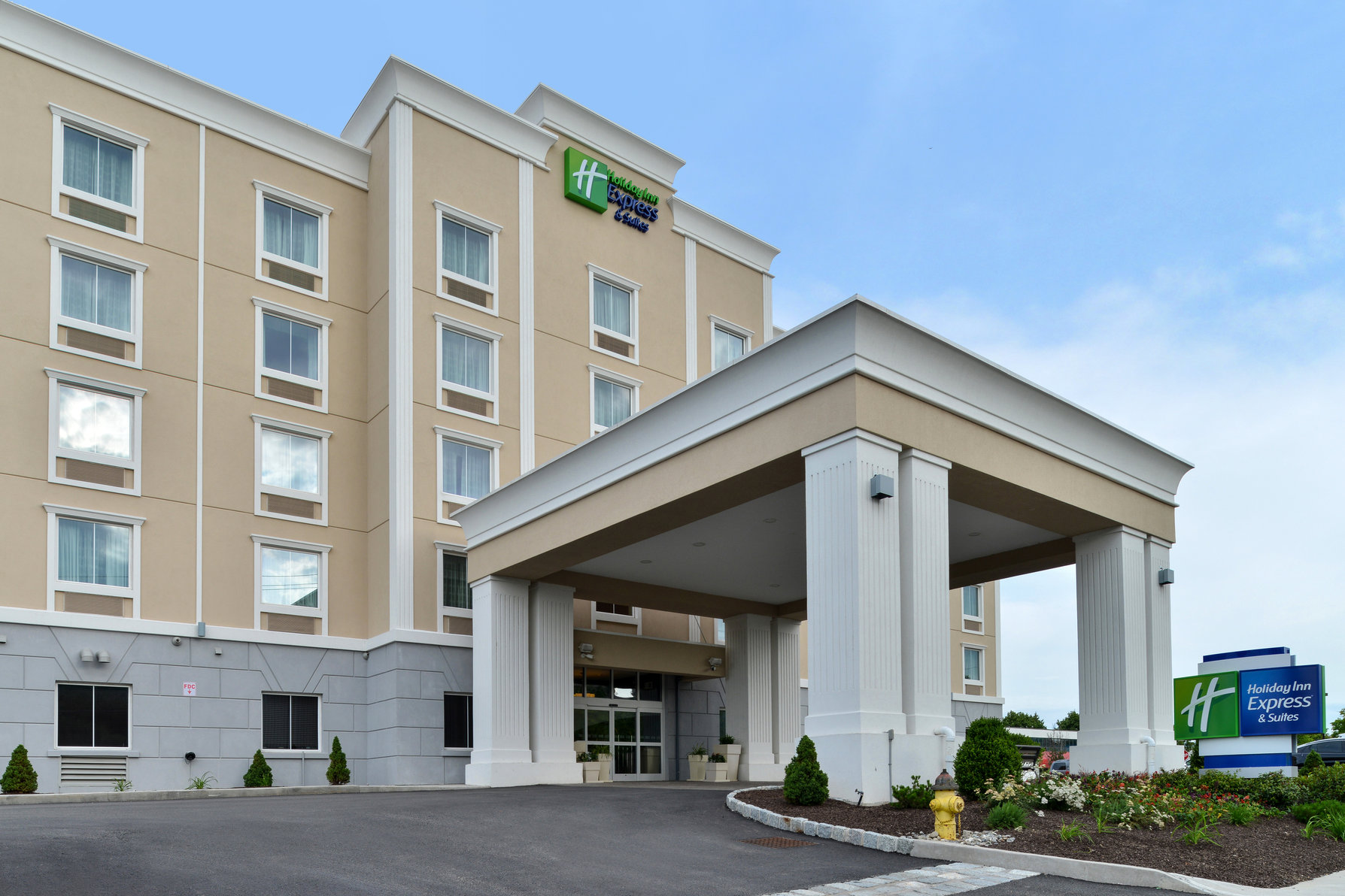 Welcome to Holiday Inn Express & Suites Peekskill!