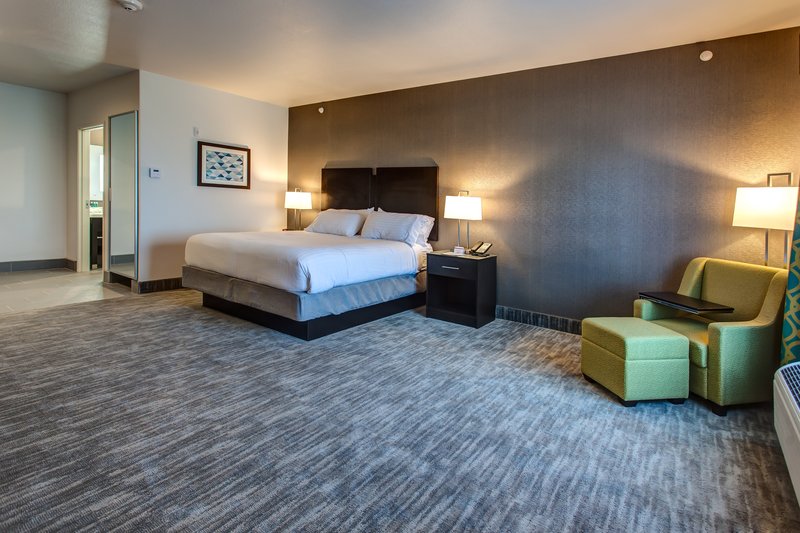 Holiday Inn Express and Suites Gatesville