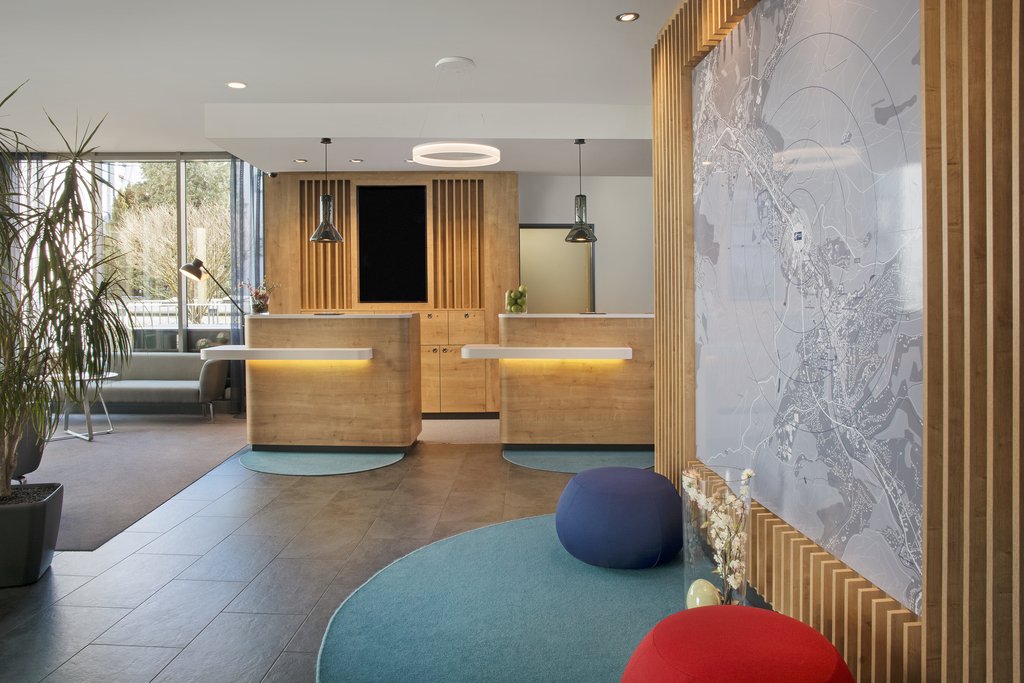 Light-filled Holiday Inn Express lobby area with check-in counter.