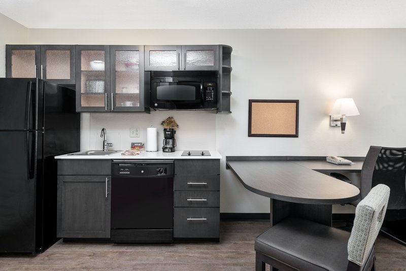 Candlewood Suites Charlotte – Arrowood