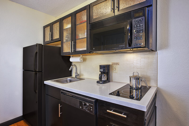 CANDLEWOOD SUITES INDIANAPOLIS