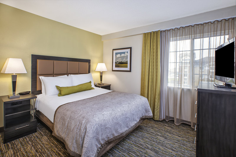 CANDLEWOOD SUITES INDIANAPOLIS