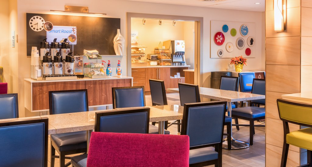 Newly Renovated Lobby and Breakfast Bar