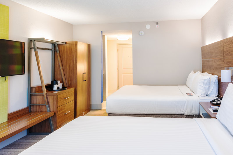 HOLIDAY INN EXPRESS CHARLESTON