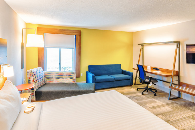 HOLIDAY INN EXPRESS CHARLESTON