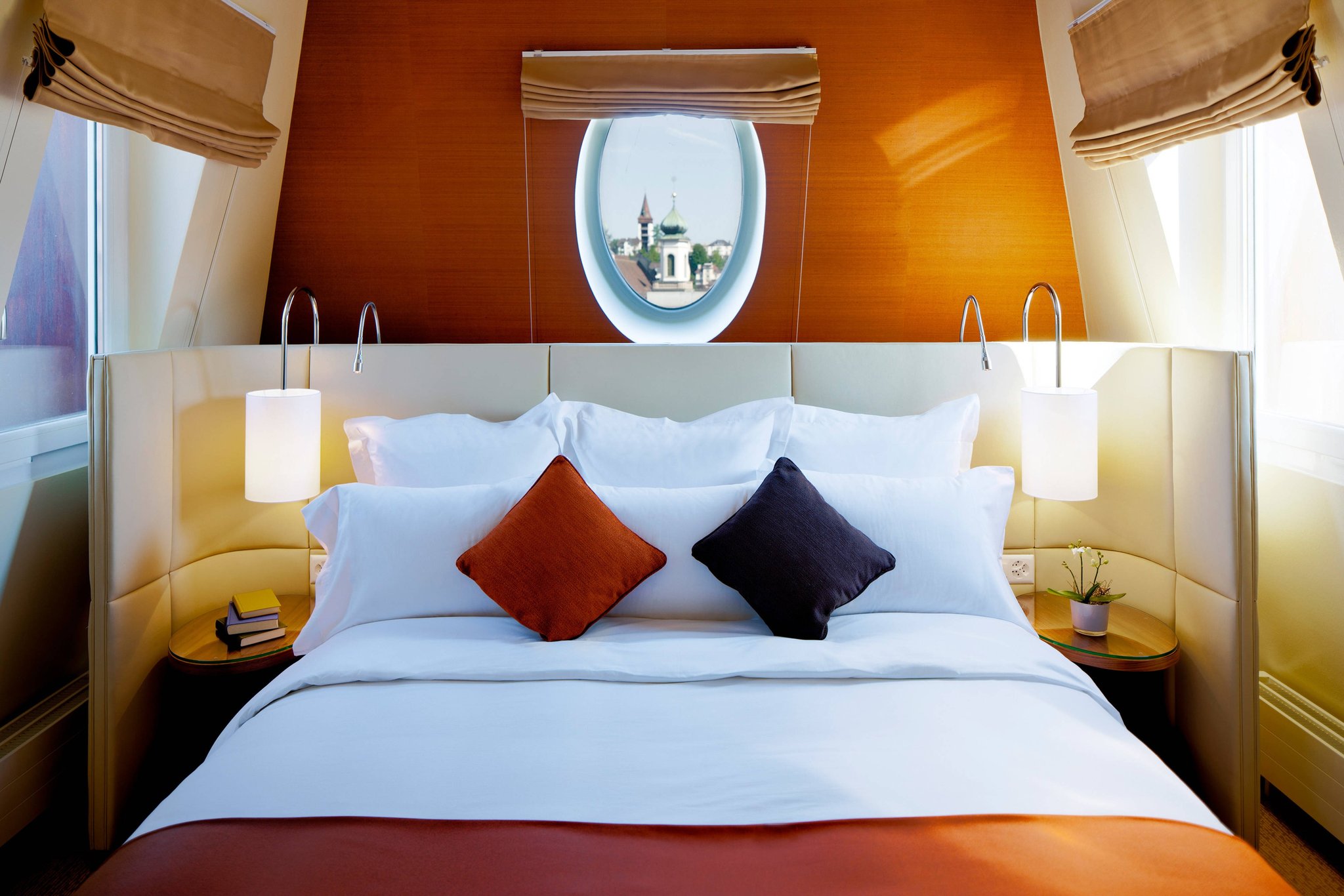 Renaissance Lucerne Hotel Room Type - Junior Suite, 1 King Bed