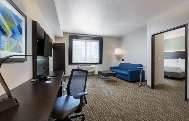 1 BED HEAR ACCESSIBLE ROLL IN SHWR NOSMK