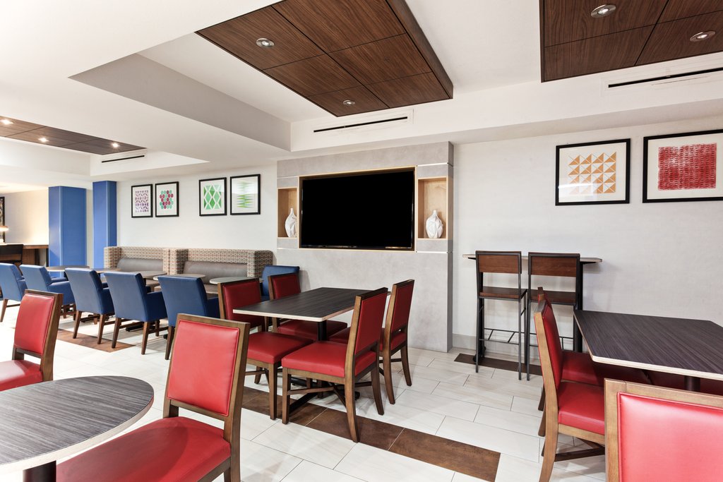 Holiday Inn Express & Suites ELK GROVE WEST I-5