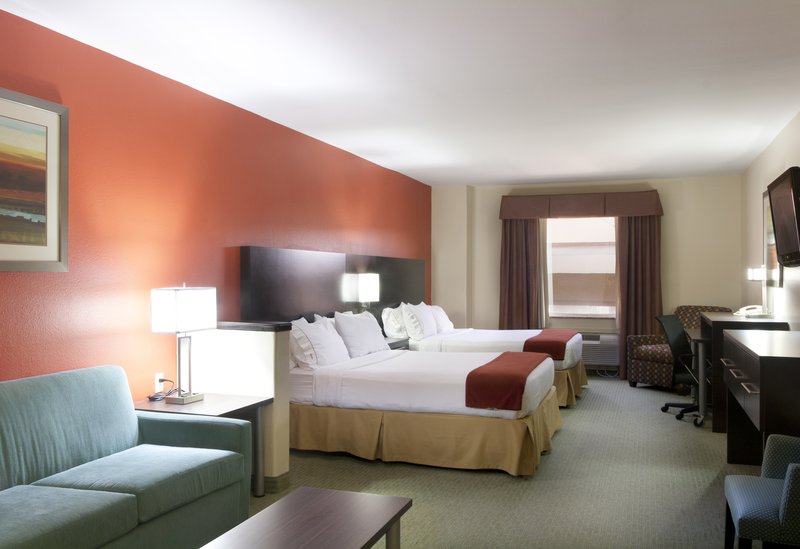 2 QUEEN BEDS WITH SOFA BED NONSMOKING
