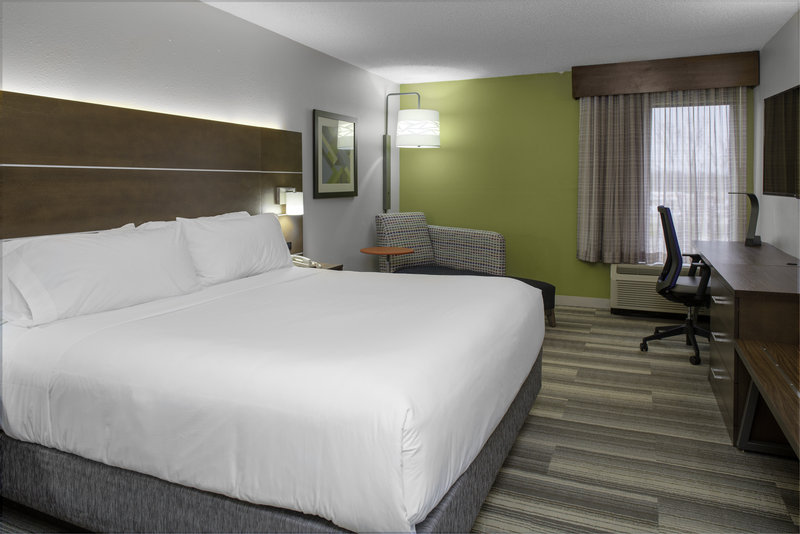 HOLIDAY INN EXP CHESTER