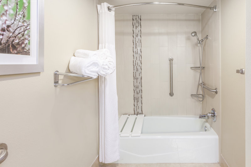 KING MOBILITY ACCESSIBLE TUB NONSMOKING