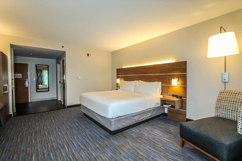 Holiday Inn Express and Suites Charleston-North