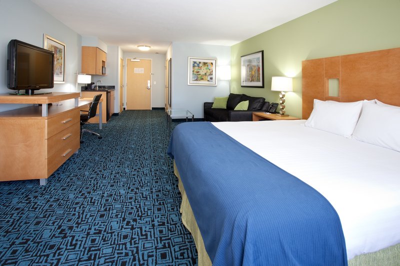 1 KING BED SUITE FEATURE NONSMOKING