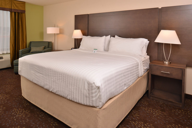 Holiday Inn Express and Suites Dearborn SW – Detroit Area