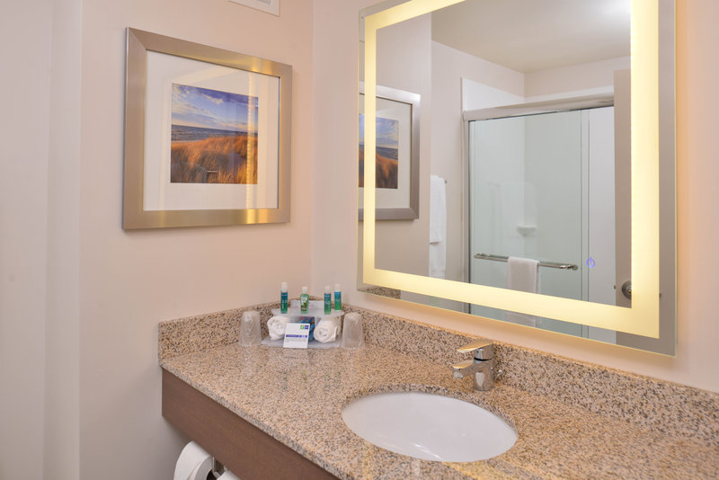Holiday Inn Express and Suites Dearborn SW – Detroit Area